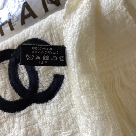 NWT. Large 18” x 72” Creamy White Chanel Scarf - Picture 4 of 6
